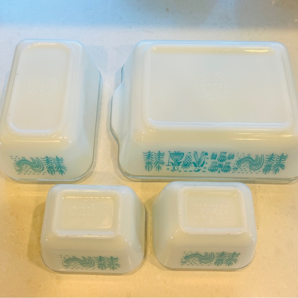 Vintage Pyrex Amish Butterprint Set of 4 Refrigerator Dishes w/ Lids Turquoise - Picture 7 of 8